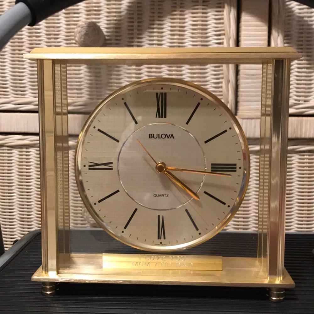 Bulova clock (460)